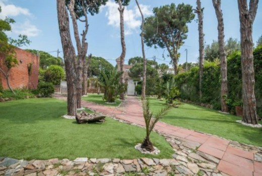 Sale - Chalet -
Castelldefels