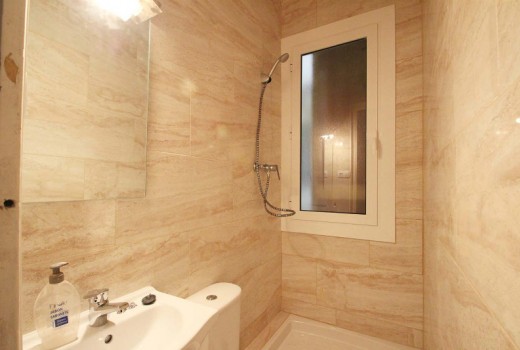 Venda - Piso -
Barcelona