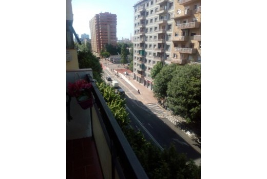 Sale - Piso -
Barcelona