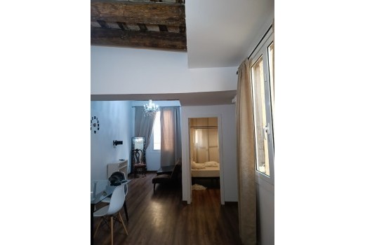 Sale - Piso -
Barcelona - El Gòtic