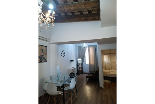 Sale - Piso -
Barcelona - El Gòtic