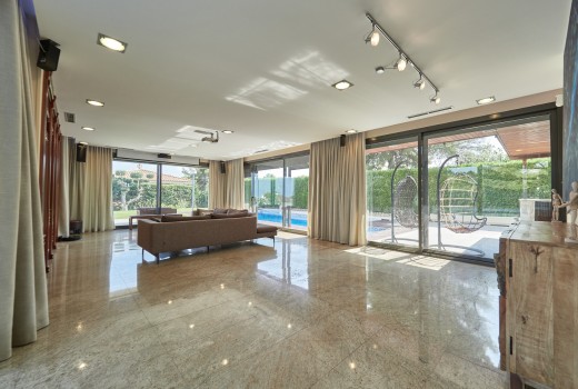 Sale - Chalet -
Cunit