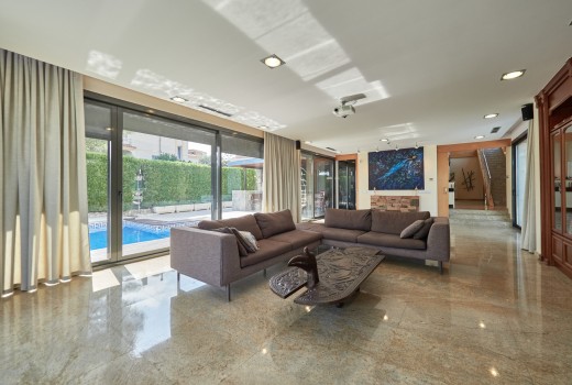 Sale - Chalet -
Cunit