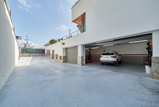 Sale - Chalet -
Cunit
