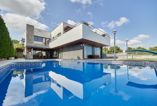 Sale - Chalet -
Cunit