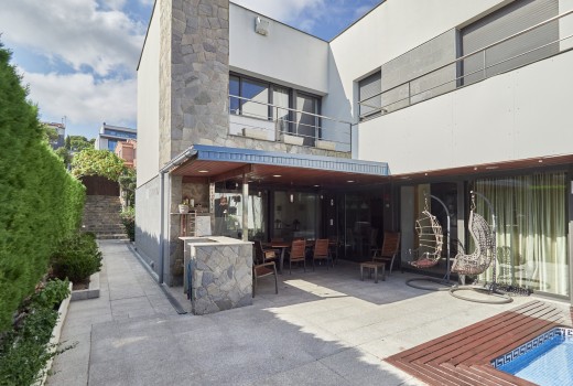 Sale - Chalet -
Cunit