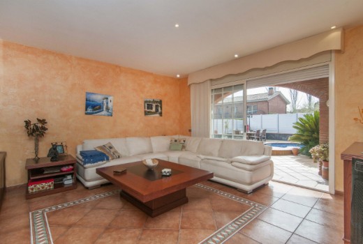 Venta - Chalet -
Castelldefels