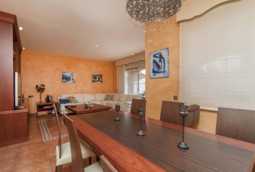 Venta - Chalet -
Castelldefels