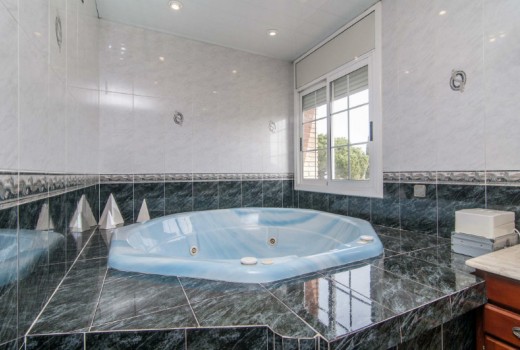 Venta - Chalet -
Castelldefels