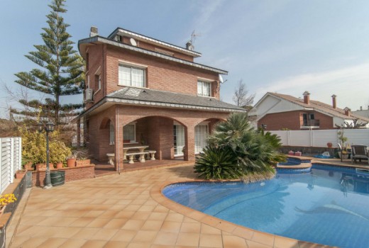 Venta - Chalet -
Castelldefels