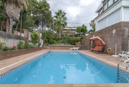 Sale - Chalet -
Castelldefels