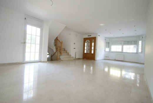 Sale - Chalet -
Gava