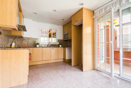 Sale - Chalet -
Gava